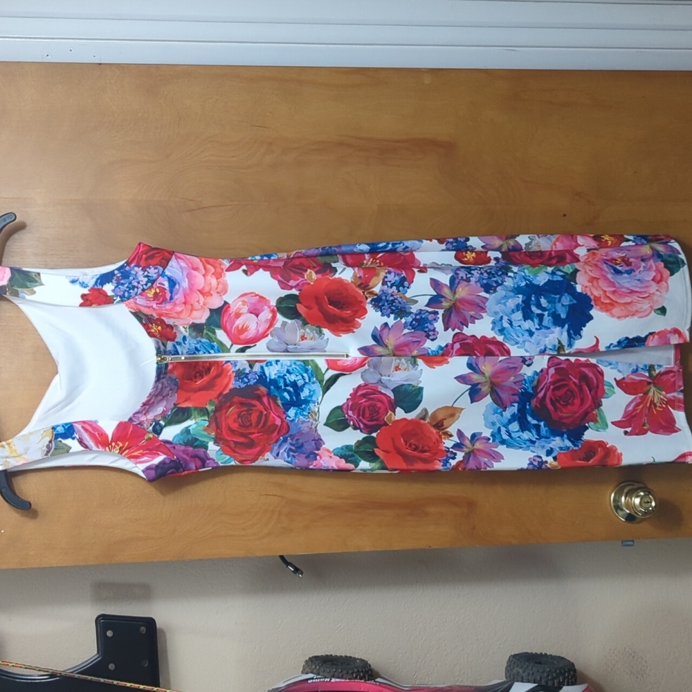 Dress - Picture 2 of 3